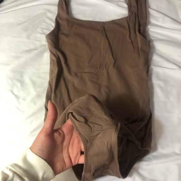 Aritzia Babaton Squareneck Contour Bodysuit - Picture 4 of 4
